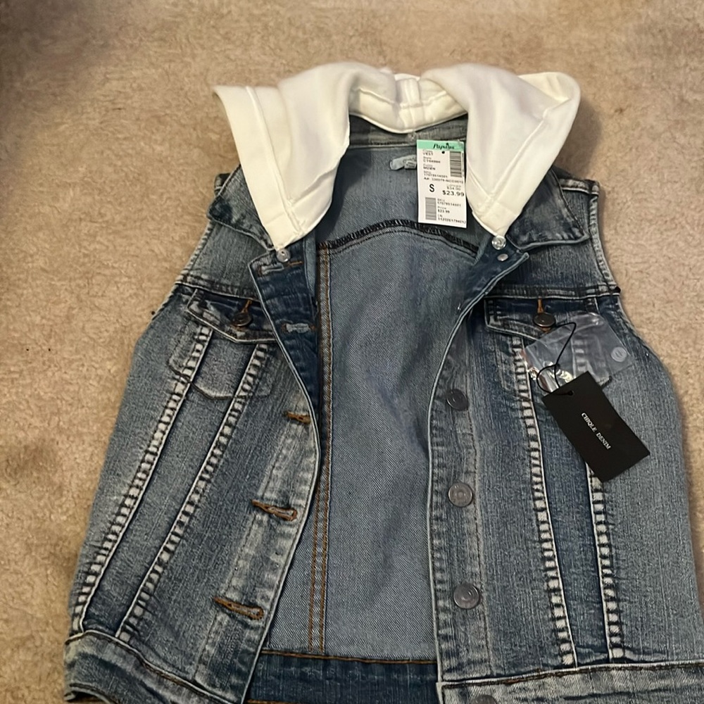 Papaya vest jacket with white bootie